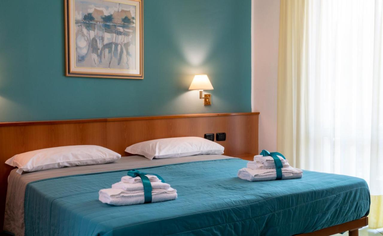Hotel Alisei Lignano Sabbiadoro Exterior photo