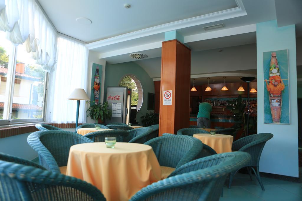Hotel Alisei Lignano Sabbiadoro Exterior photo