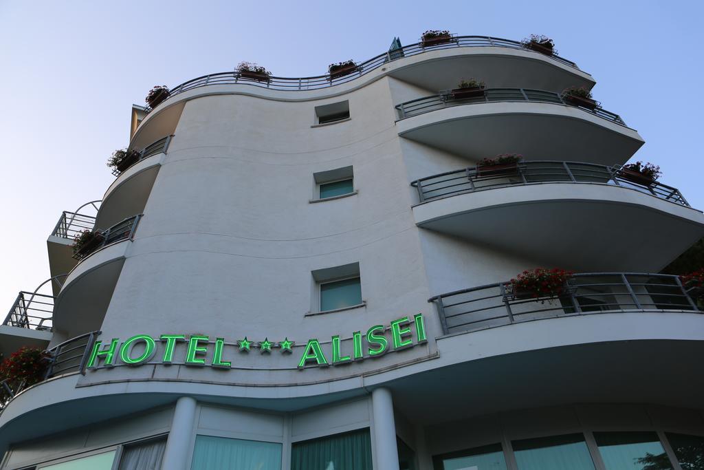 Hotel Alisei Lignano Sabbiadoro Exterior photo