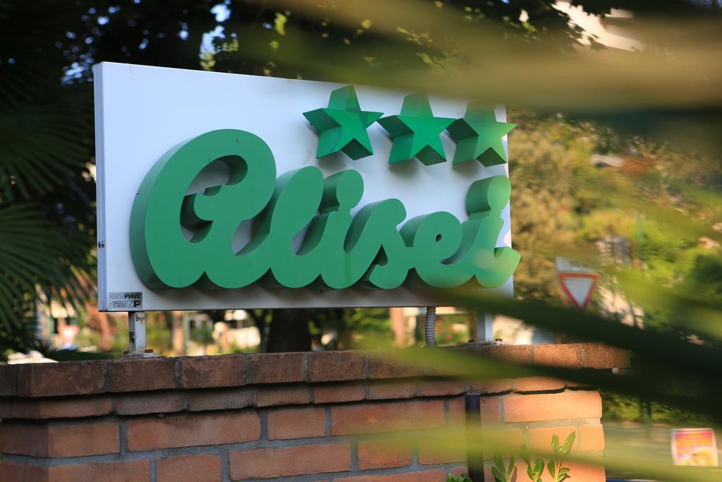 Hotel Alisei Lignano Sabbiadoro Exterior photo