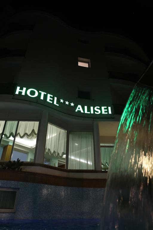 Hotel Alisei Lignano Sabbiadoro Exterior photo